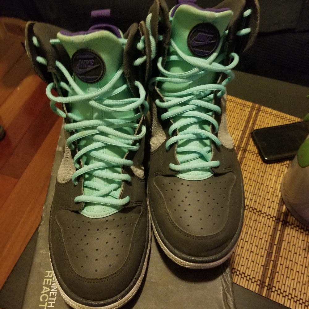 Shoes - Picture 3 of 4